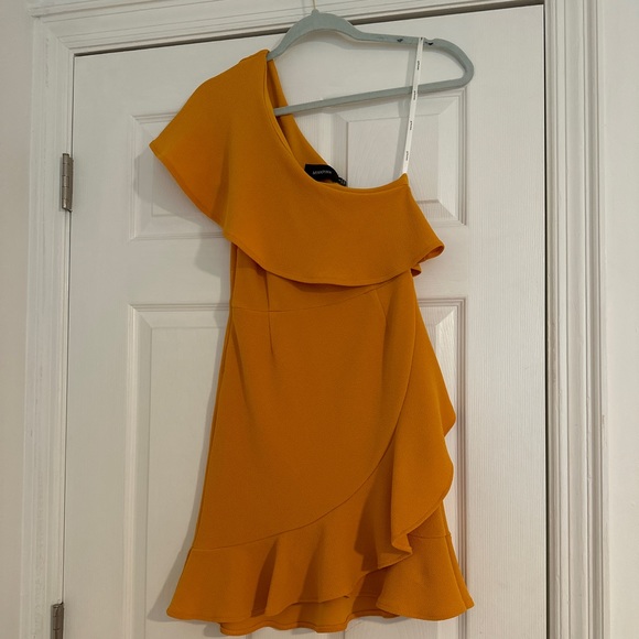 Yellow one sleeve dress - Picture 2 of 3